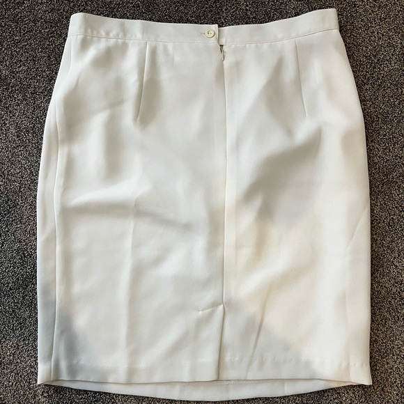 Ingenuity blazer and skirt set - Picture 13 of 13